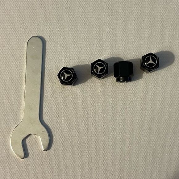 Mercedes Benz Logo valve Stem caps in black set of 4 NWT - Picture 1 of 4